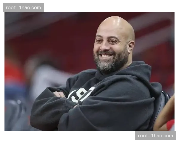 火箭中锋申京开场64秒崴脚伤退 西部内线伤病潮持续扩大